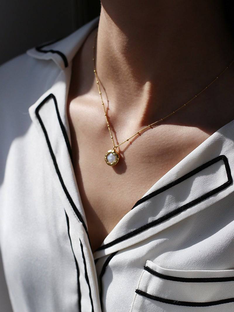 Gold Pearl Pendant Necklace for Women