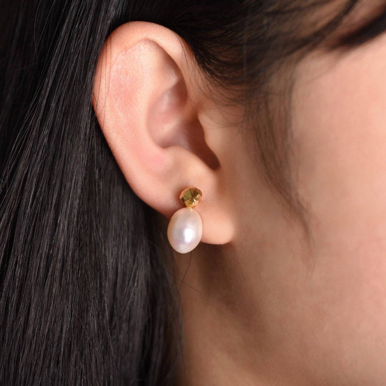 Elegant Teardrop Pearl Dangle Earrings