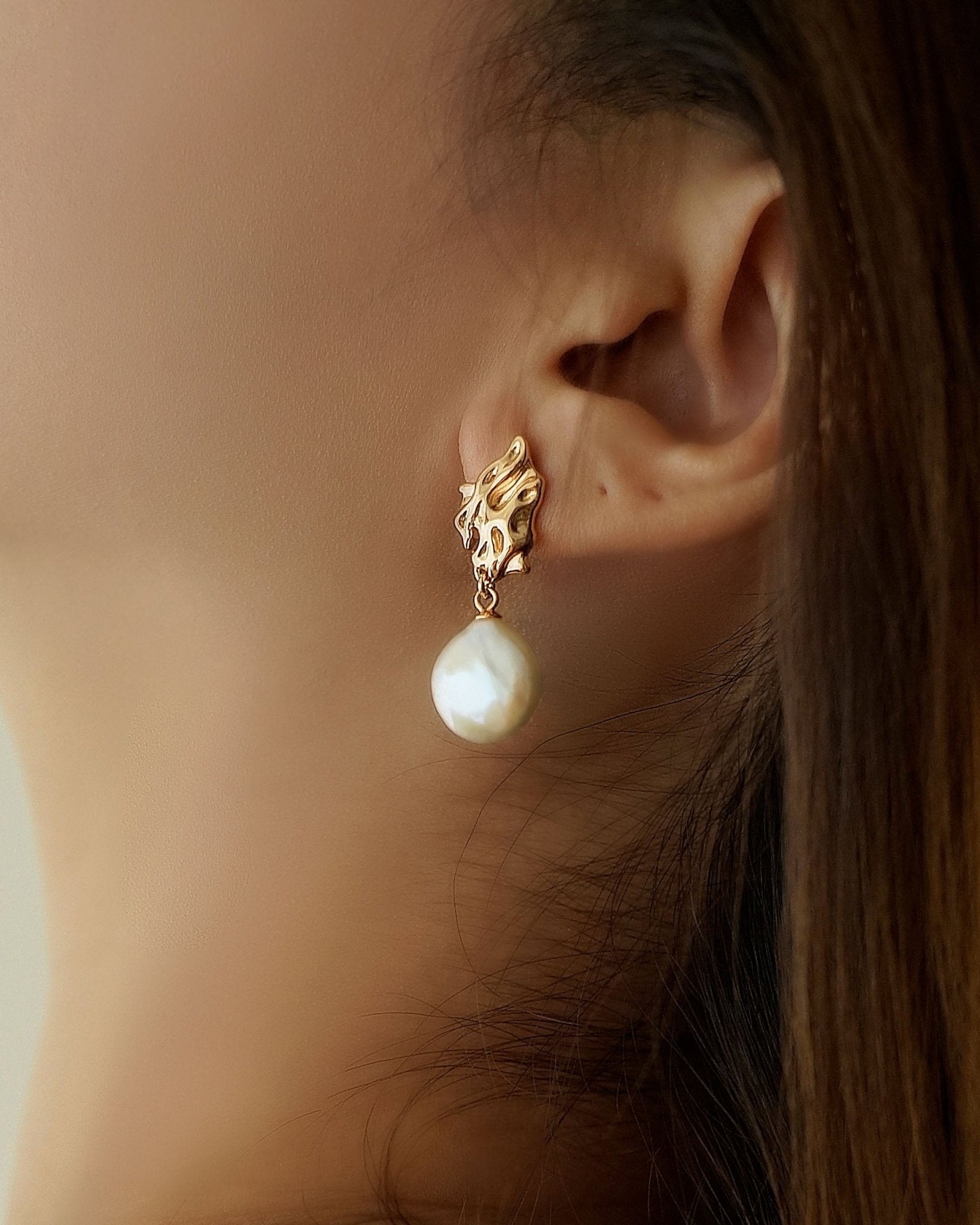 lava-baroque-pearl-earring-727582_d8a7b10b-6dde-4701-8e45-32e160d7aa56.jpg