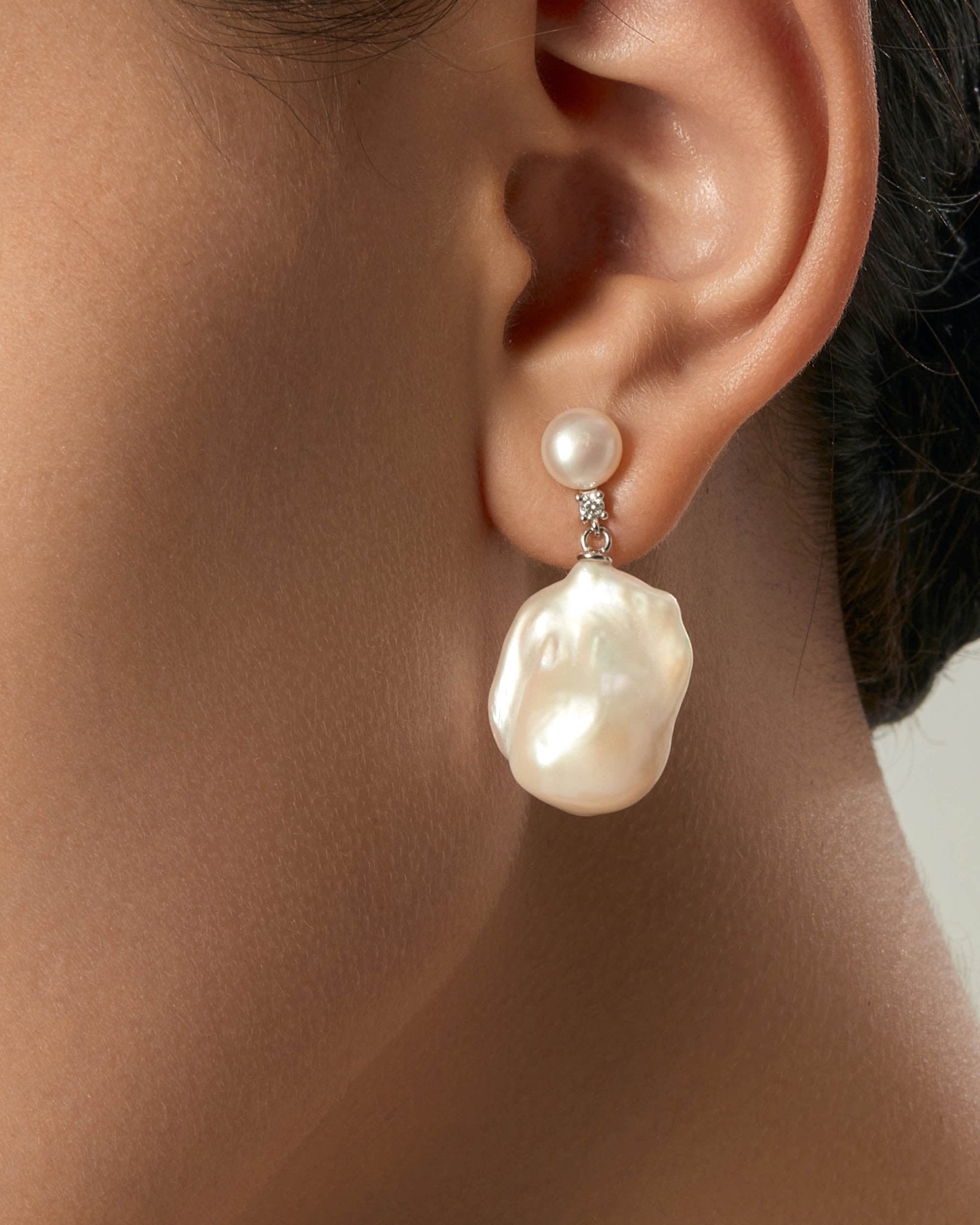 lotus-baroque-pearl-earring-267317_b2f97d49-da24-4eed-8626-3bc5dc3c4f93.jpg