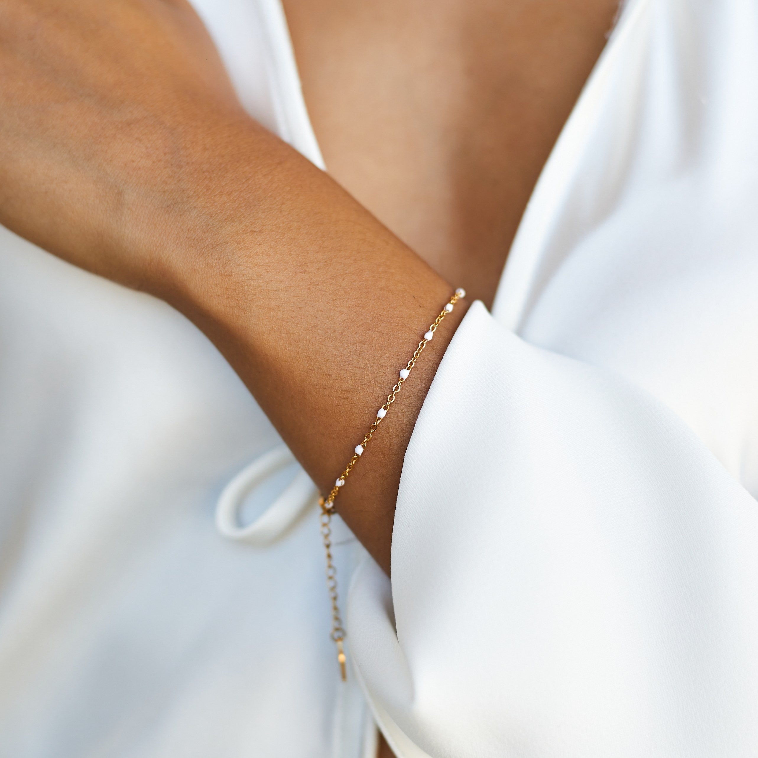 minimal-white-bracelet_40686de7-e1e5-4ac8-b464-f4d0192aa78e.jpg