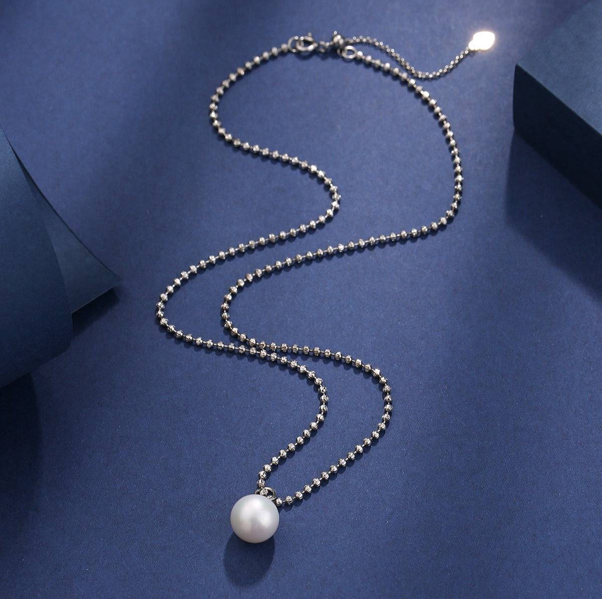 Freshwater Pearl Pendant Necklace with Silver Chain