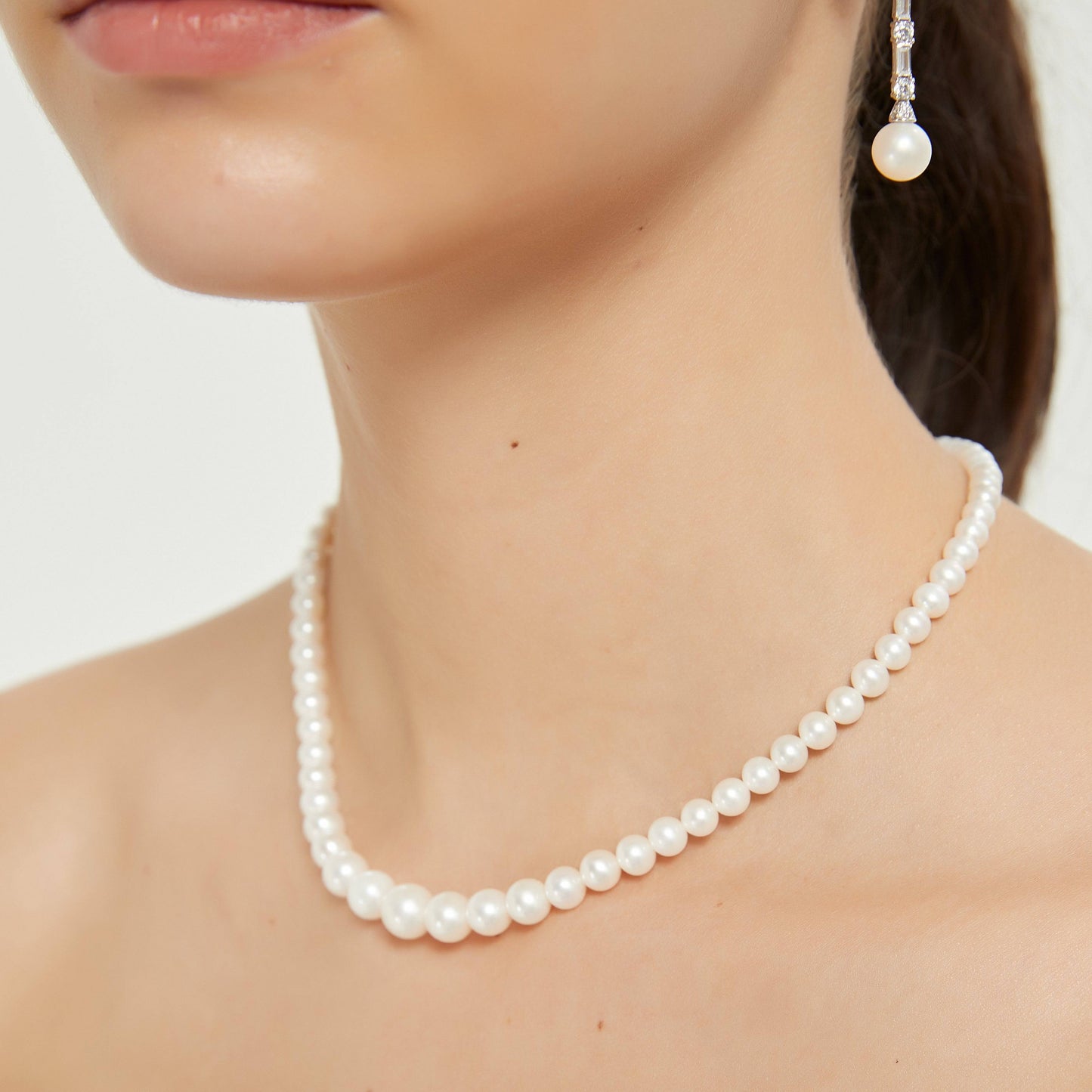 White Freshwater Pearls Gradual Size Strand