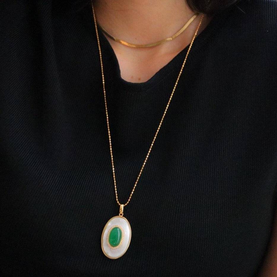 Green Onyx and Mother of Pearls Pendant Necklace 1