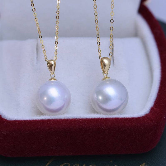 Classic Pearl Pendant Necklace in 18K Gold