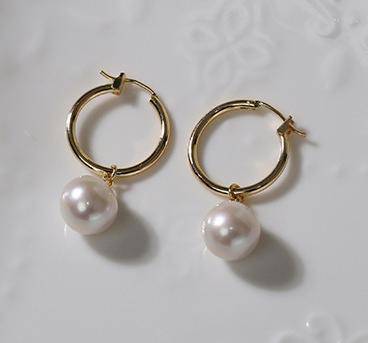 Elegant Baroque Pearl Hoop Earrings in Classic Style