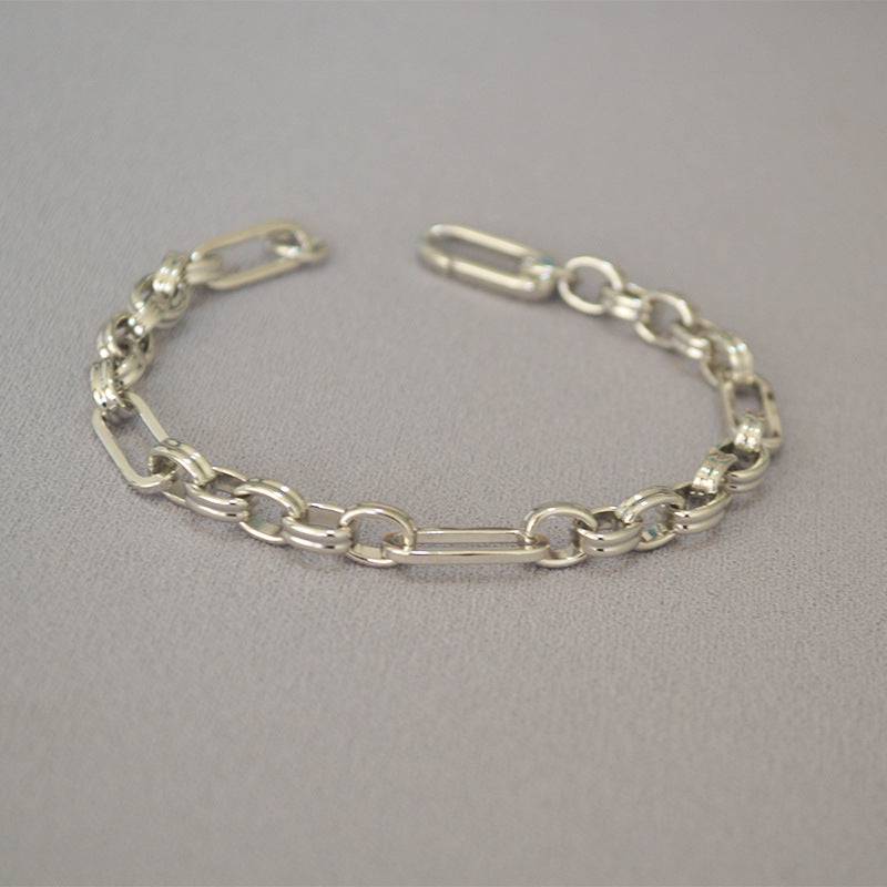 Modern Interlocking Gold Chain Bracelet