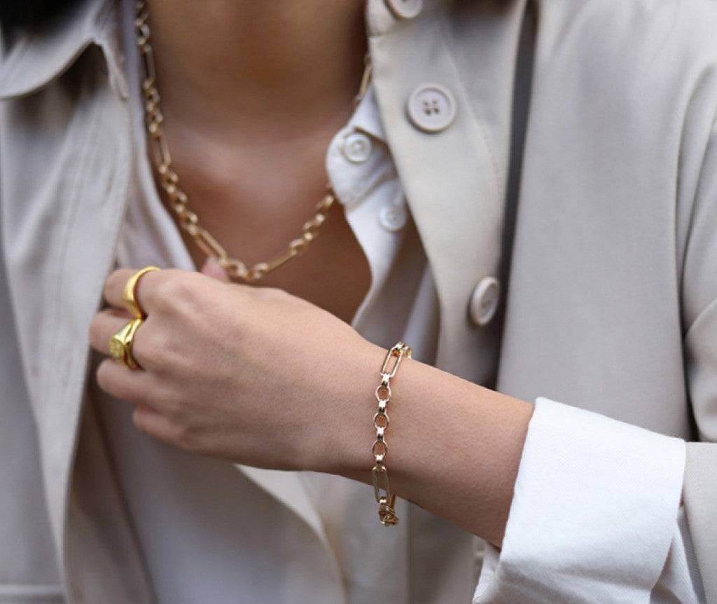 qdmy-bracelets-modern-interlocking-gold-chain-bracelet-36626681889001.jpg