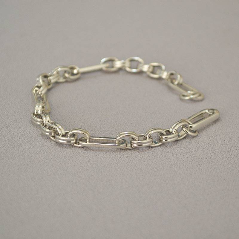 Modern Interlocking Gold Chain Bracelet