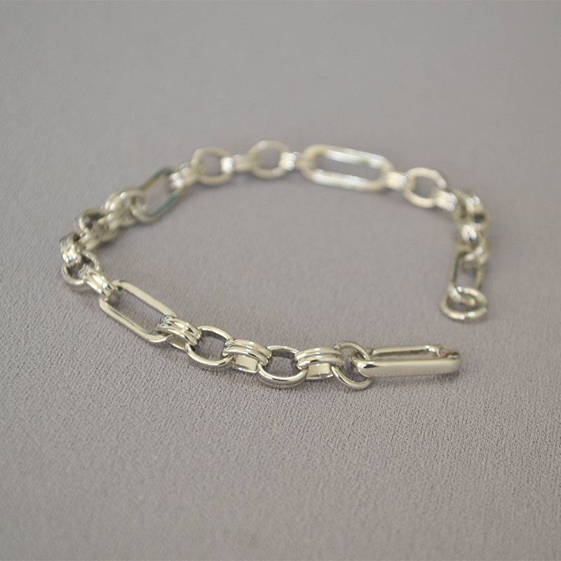 Modern Interlocking Gold Chain Bracelet