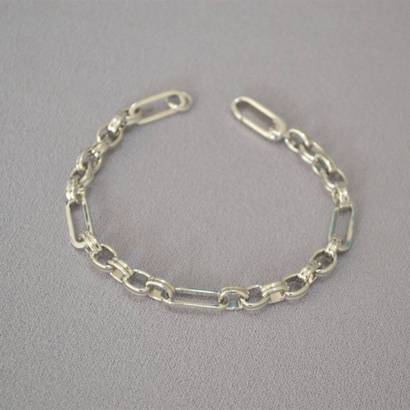 Modern Interlocking Gold Chain Bracelet