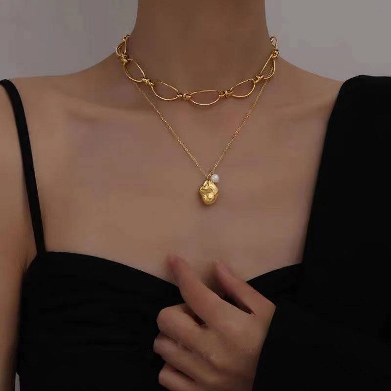 qdmy-necklaces-gold-baroque-pendant-necklace-36626766135529.jpg