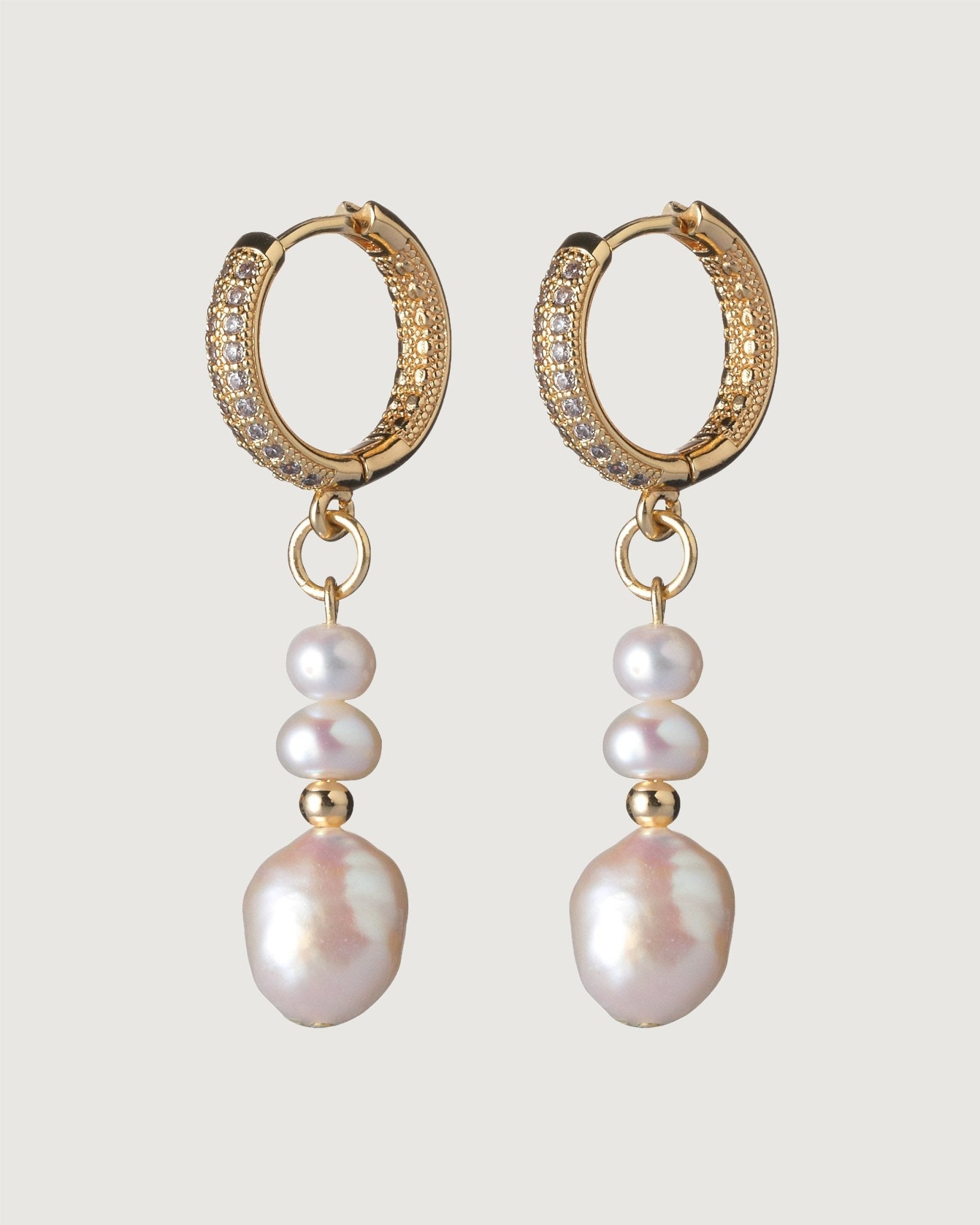 savage-sweetness-pearl-earring-987636_4311e02b-0c73-4b4a-a187-26686e89dd90.jpg