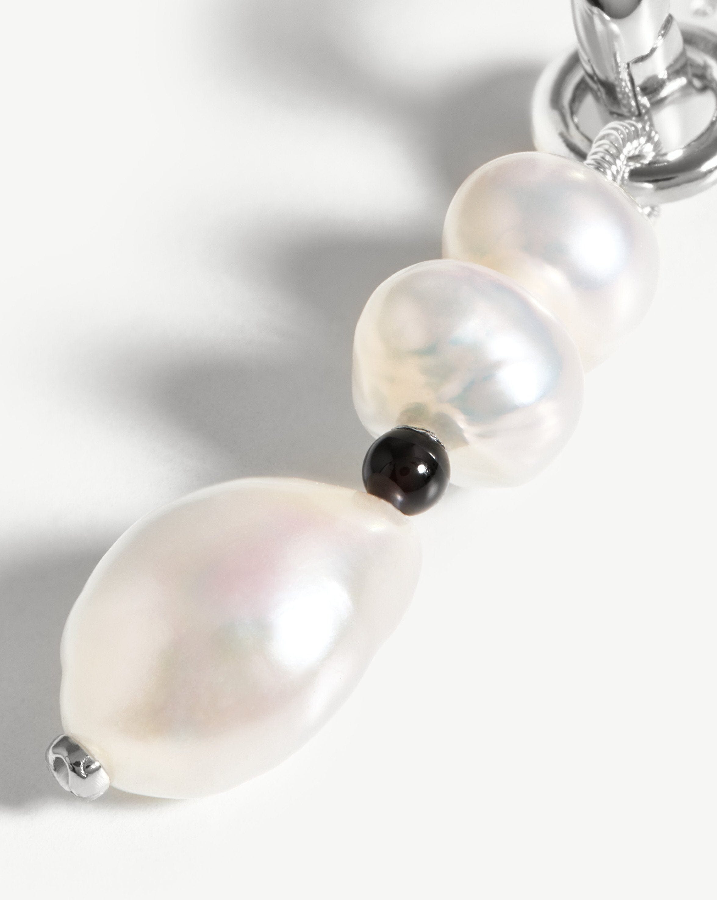 small-baroque-pearl-single-drop-earring-earrings-missoma-434501.jpg