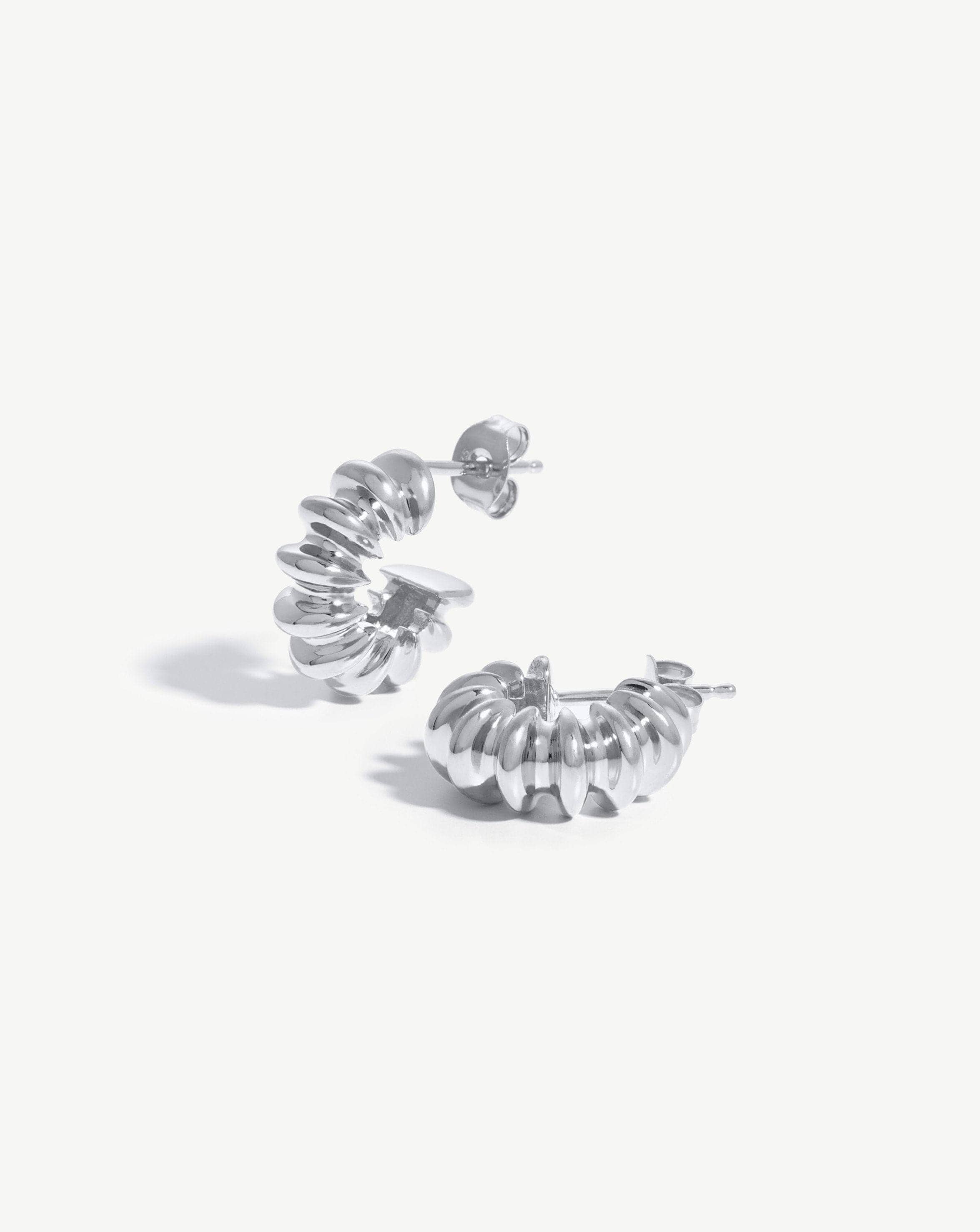 small-ridge-claw-hoop-earrings-earrings-missoma-287280.jpg