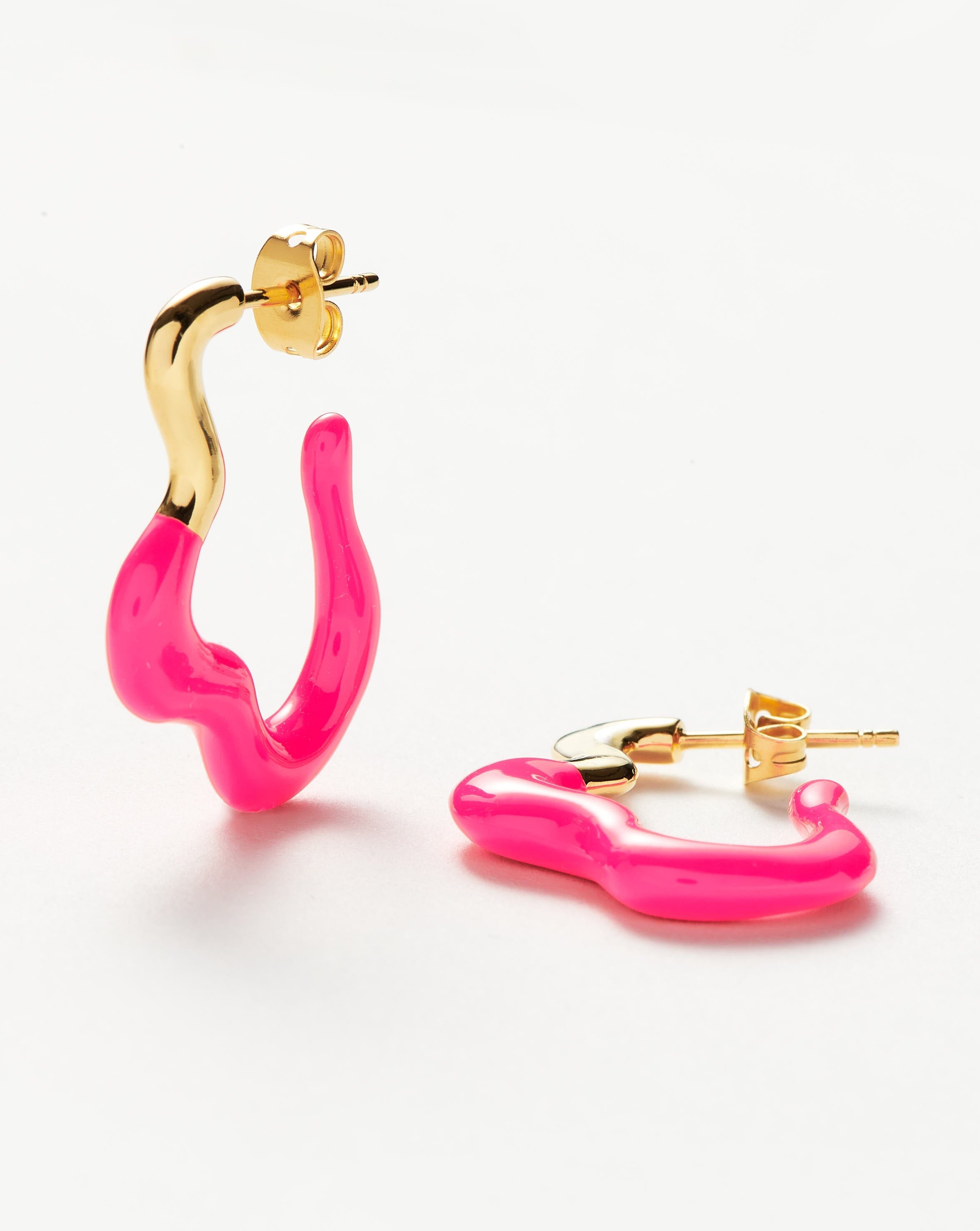 squiggle-wavy-two-tone-enamel-medium-hoop-earrings-earrings-missoma-377564.jpg