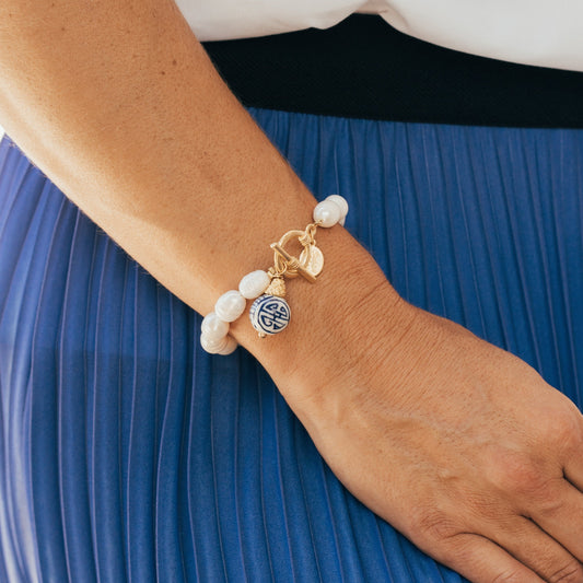 Elegant Blue and White Pearl Bracelet