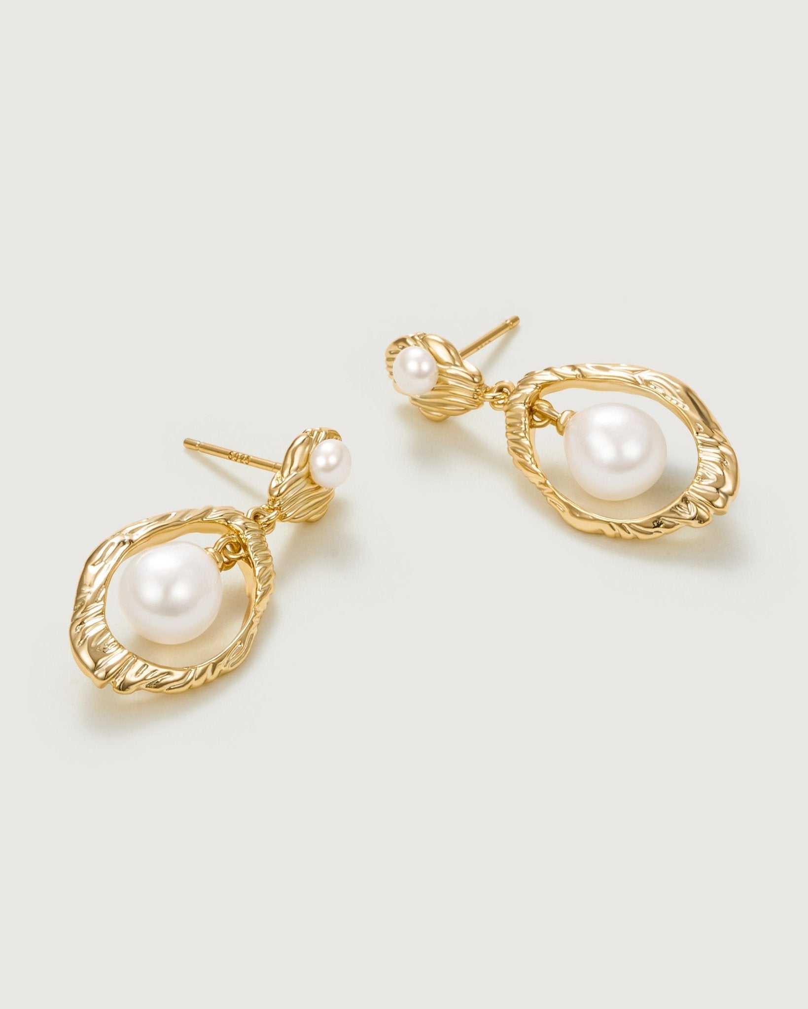 time-baroque-pearl-earring-385405_1136fd96-15f5-4f0a-9a0e-14af3ec24b69.jpg