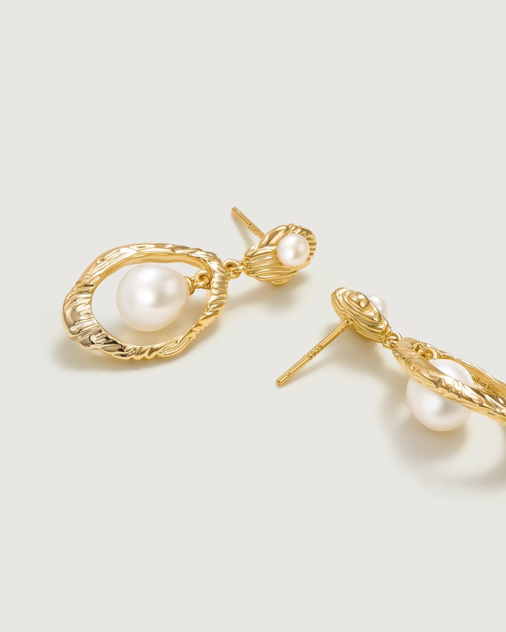 time-baroque-pearl-earring-485881_cfea2149-b24f-4d18-a14f-f162afaa1028.jpg