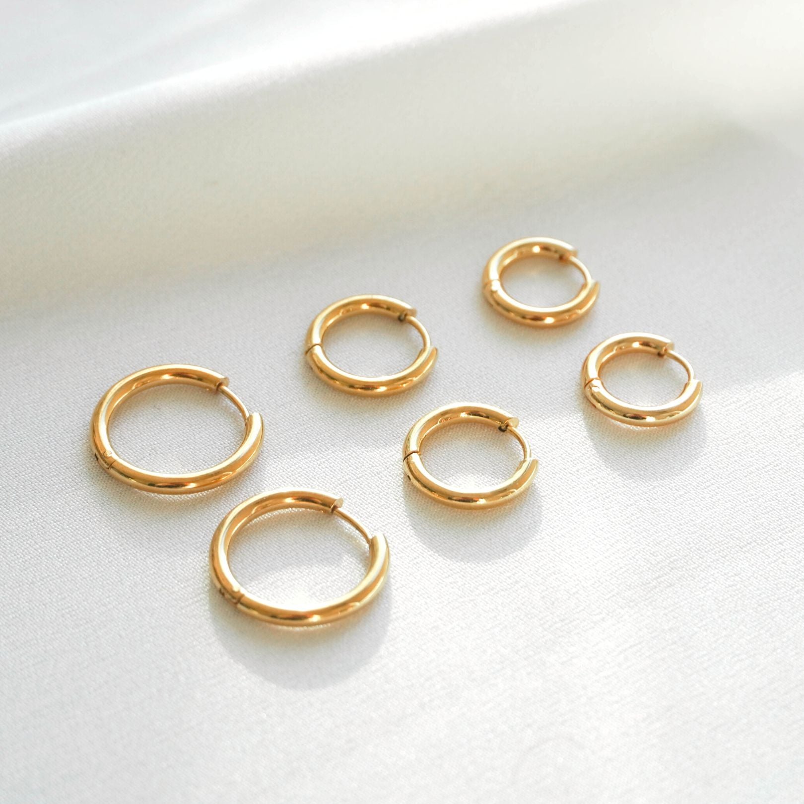 waterproof-hoop-earrings-set_1_b8121a66-9ad8-493c-9b0f-7c154a84de7c.jpg