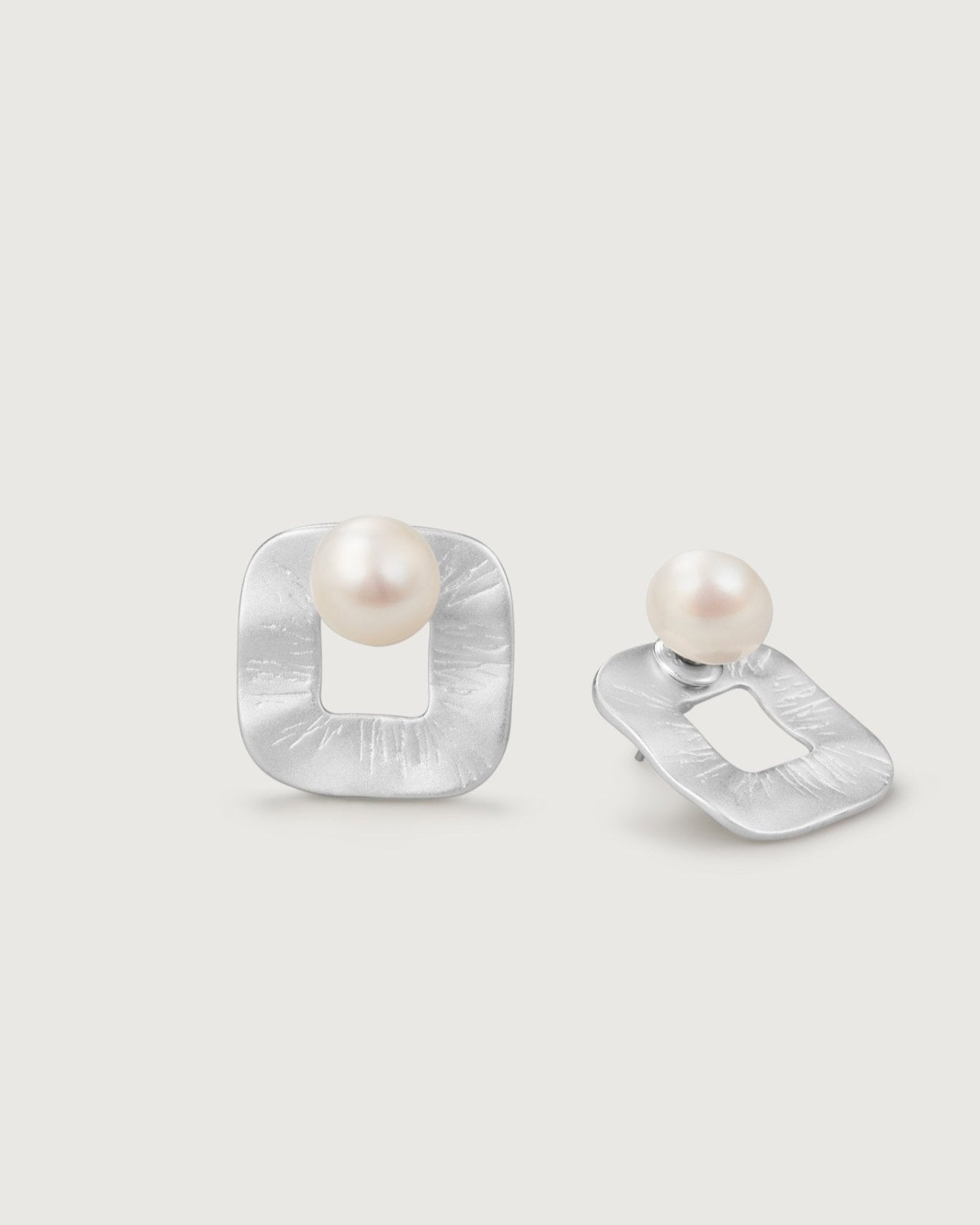 white-magnolia-pearl-earring-237866_4cc8aaff-13b8-4195-b2df-75dbcc2080f9.jpg