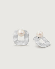 White Magnolia Pearl Earring