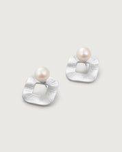 White Magnolia Pearl Earring